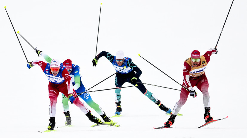     Сергей Забалуев, Кирилл Кочегаров, Артём Мальцев и Александр Большунов (слева направо) на финише эстафеты. РИА Новости Владимир Астапкович