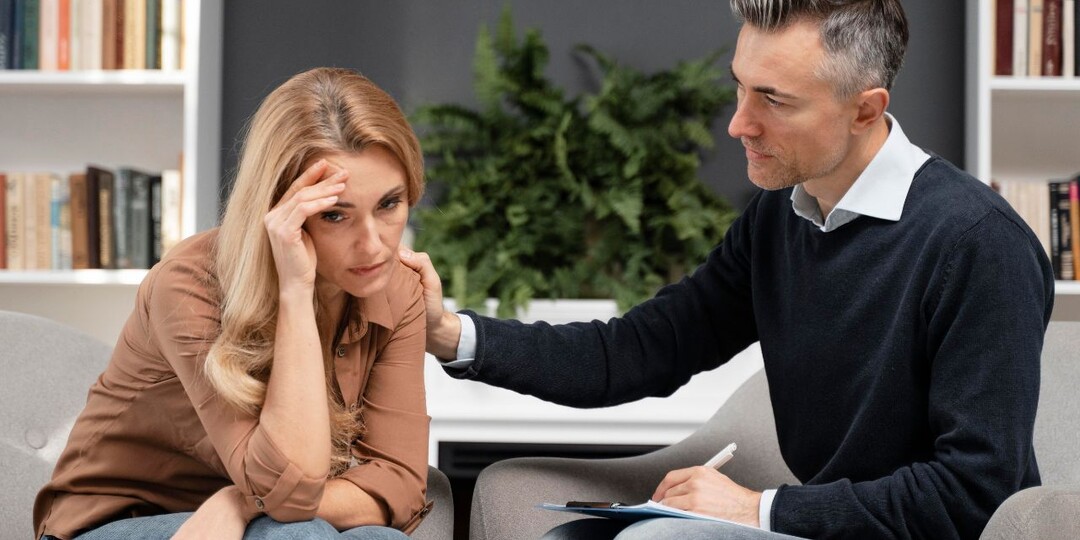 – Торопись! Иначе и квартира, и ремонт достанется моей бывшей семейке, – говорит отец. Часть 3