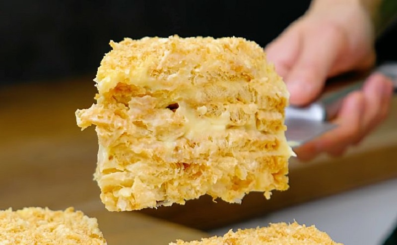 Наполеон без выпечки: нежный торт из слоёного печенья и простого крема — шикарный десерт для занятых дней