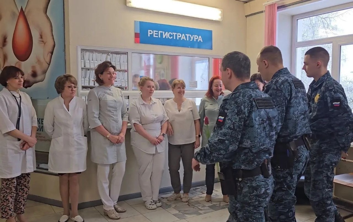    Приставы Карелии поздравили женщин-медиков и сдали кровь в преддверии 8 Марта© УФССП Карелии