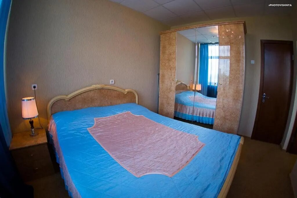 Спальня в номере " люкс". Фото из открытых источников.