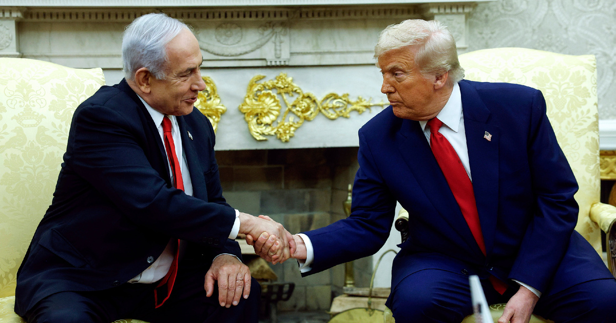 "Мы - миротворцы! Поздравляю с премией 'мира", "Взаимно!". Фото из интернета - слова автора статьи.