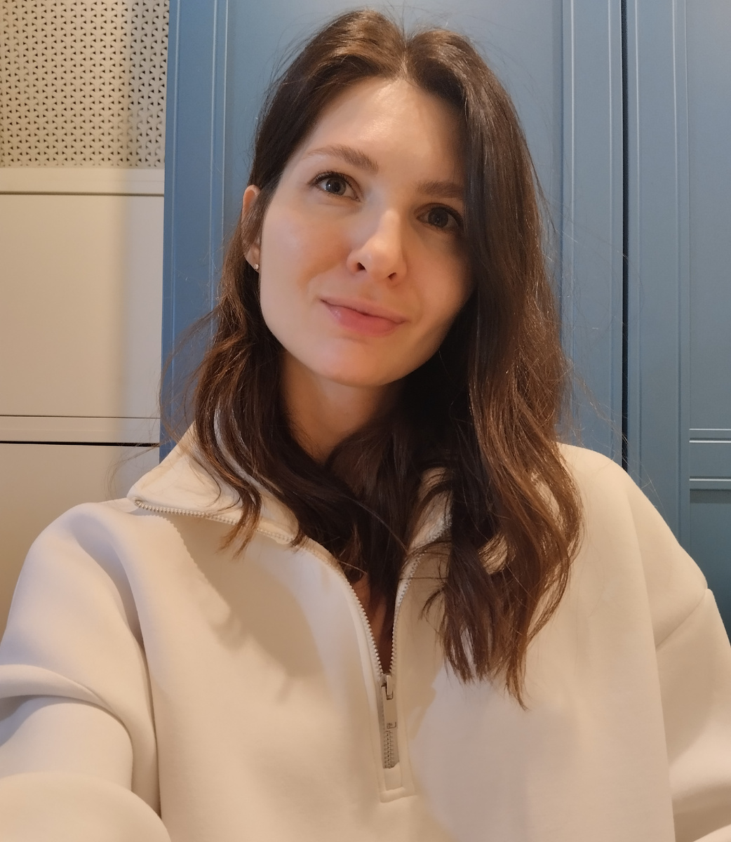 Это я примерила толстовку мужа. Не моё (во всех смыслах).