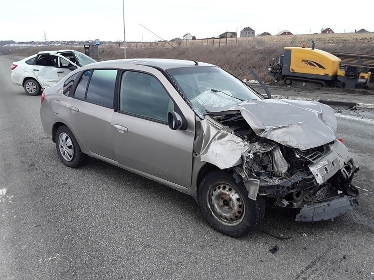     В Белгородском округе столкнулись «Лада» и «Рено»: пострадала автомобилистка, фото: пресс-служба УМВД по Белгородской области