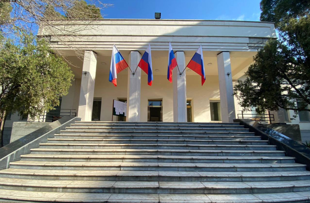    Здание посольства РФ в Тегеране