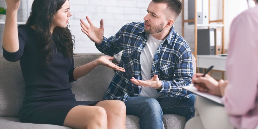 – Торопись! Иначе и квартира, и ремонт достанется моей бывшей семейке, – говорит отец. Часть 5