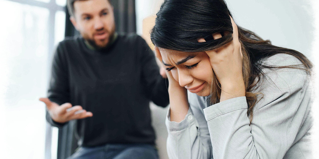 Спеша к любовнице он попросил устроить сюрприз на День рождения босса. А едва он взял в руки микрофон… (⅔)