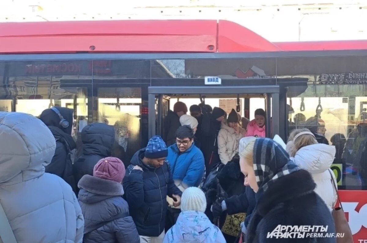    Пассажиры не могут оплатить проезд через приложение.