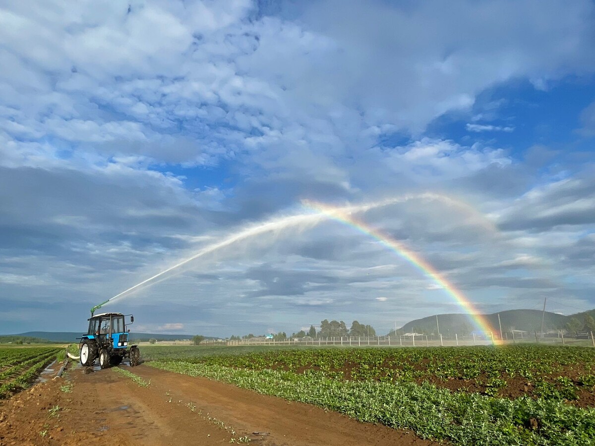 Дождевальная установка весит около 200 кг и выдаёт дальность 70-75 м