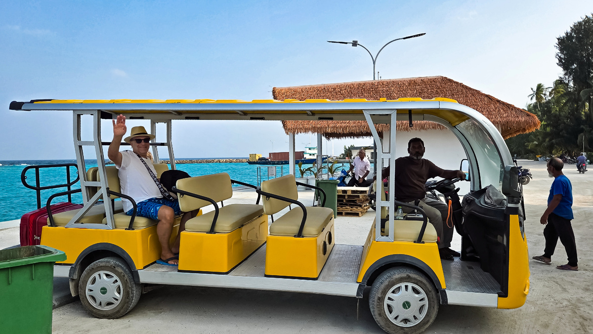 Электрокар, на котором нас встретили сотрудники отеля