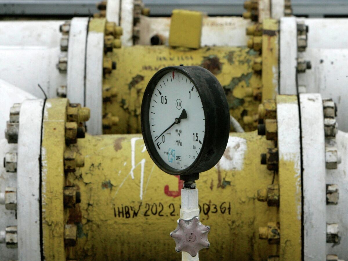    Измерительный прибор показывает почти нулевое давление на производственной станции трубопровода "Дружба" в Бродах, Украина | © REUTERS / Gleb Garanich