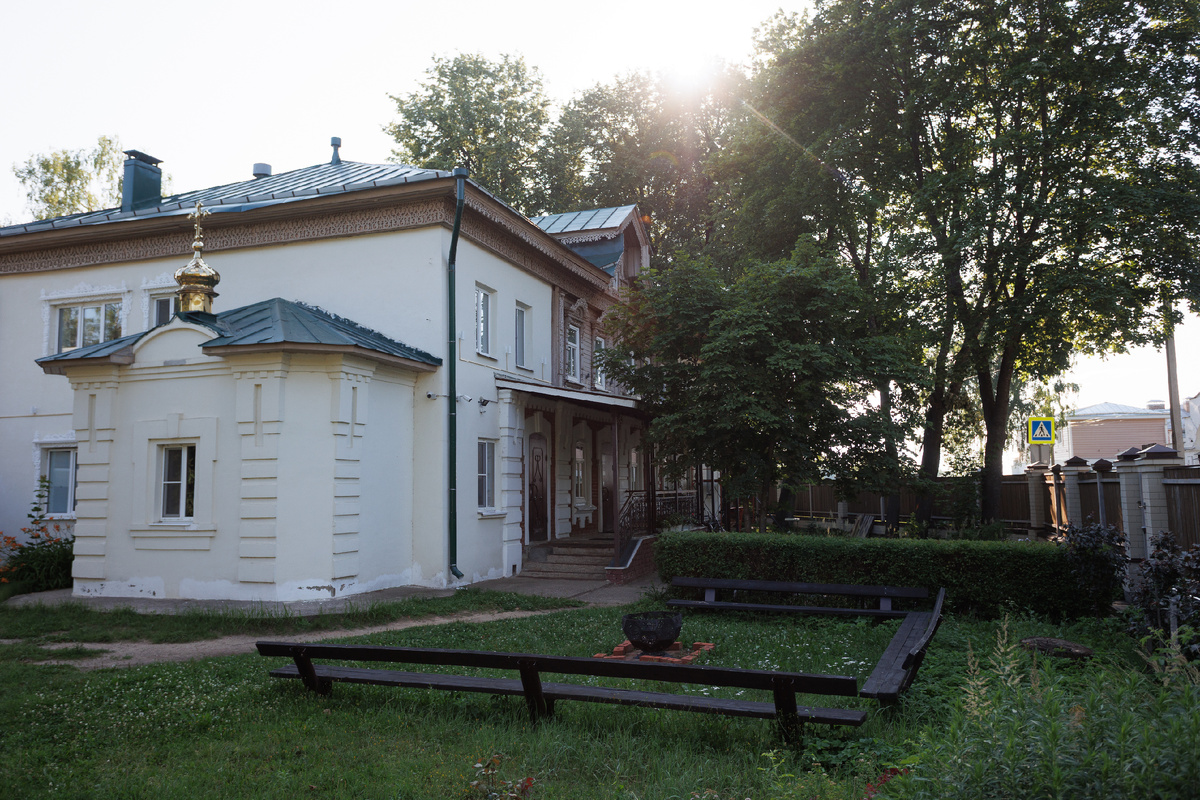 Приходской дом и Александро-Антониновский музей