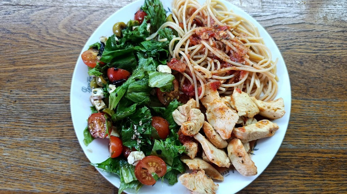 Грудка в томатном соусе: обед по-итальянски!