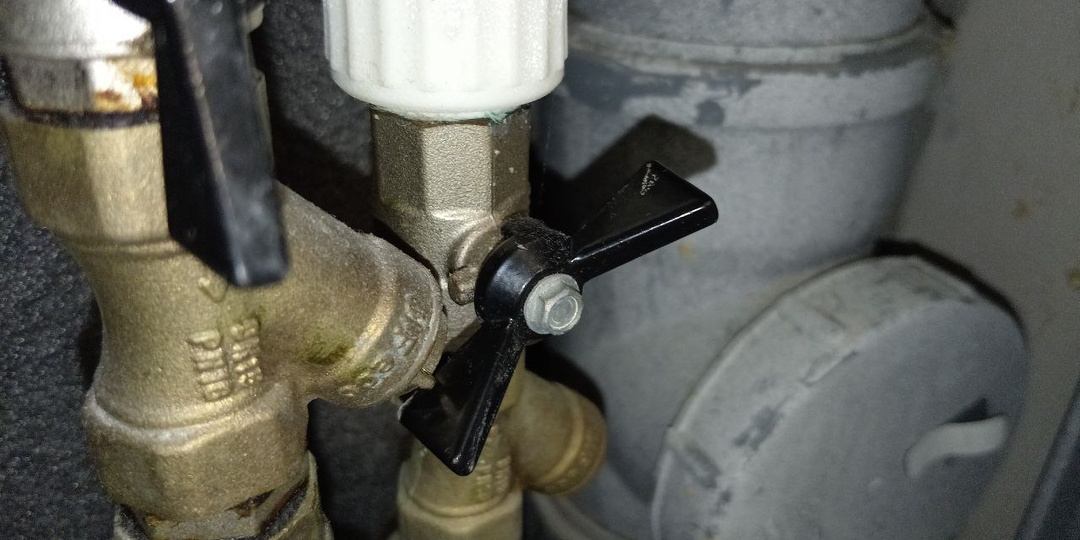 "Сломался вводный шаровой кран, сантехник запросил 10 тыс. за замену",- рассказываю, как удалось решить вопрос бесплатно, по закону