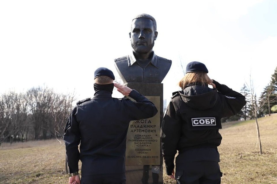    Росгвардейцы ДНР почтили память Героя России Владимира Жоги. Фото: Росгвардия