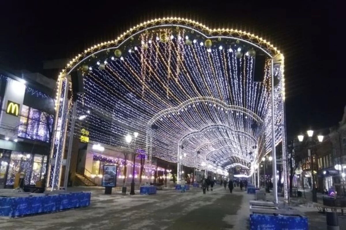    Световой потолок демонтируют на Кировке в Челябинске