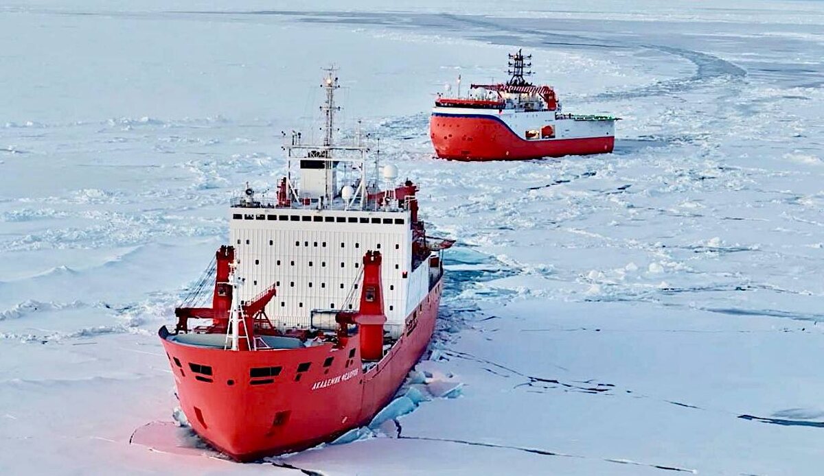 (НЭС) «Академик Трёшников» и ЛСП «Северный полюс». Фото: ААНИИ. Источник: aari.ru