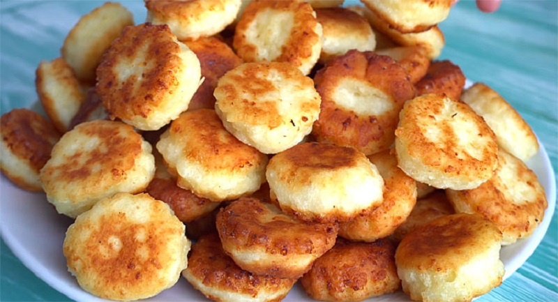 Творожные баурсаки — идеальный горячий десерт к чаю: простой рецепт любимых шариков