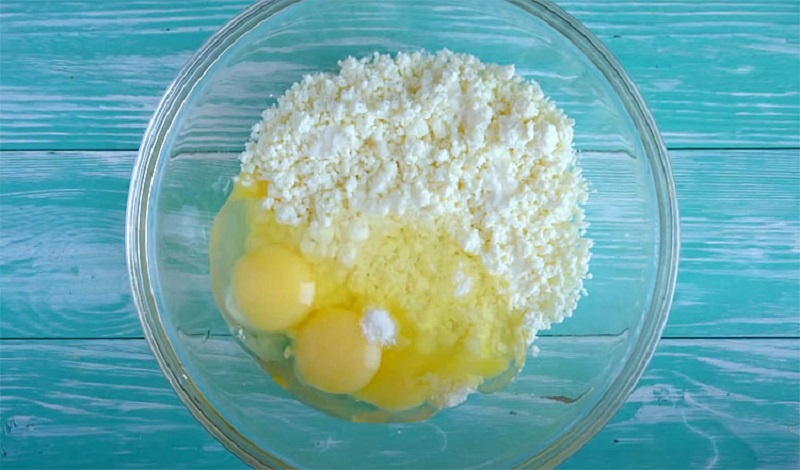 Творожные баурсаки — идеальный горячий десерт к чаю: простой рецепт любимых шариков