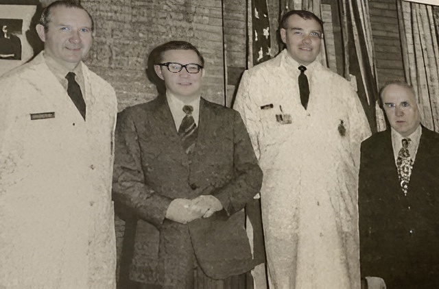 Фото с американскими врачами. Юрий Соловьев второй слева.