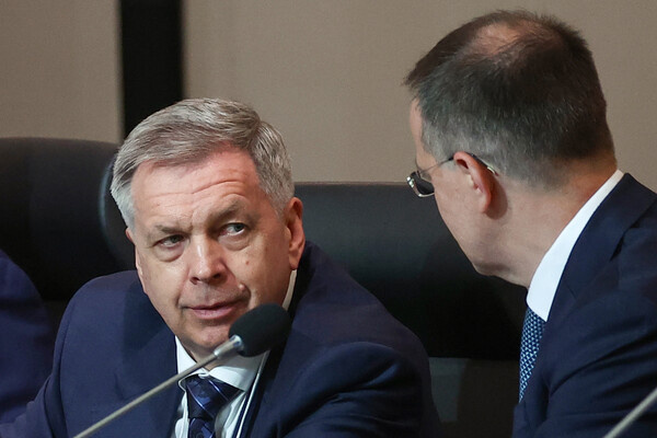 Начальник Главного разведывательного управления Генерального штаба Вооруженных Сил РФ - заместитель начальника Генерального штаба Вооруженных Сил РФ Игорь Костюков (слева) и помощник президента РФ Владимир Мединский на переговорах с представителями Украины во дворце Чираган в Стамбуле, 23 июля 2025 года / Александр Рюмин/РИА Новости   📷