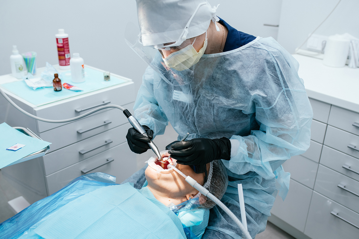 Процесс профессиональной гигиены в сети клиник ПРАЙМ. 