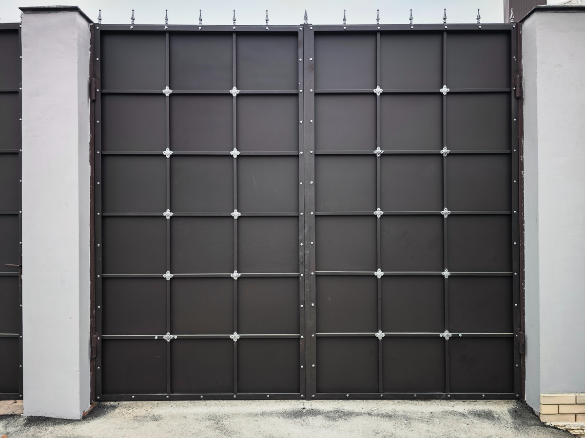 Ворота с простым рисунком 