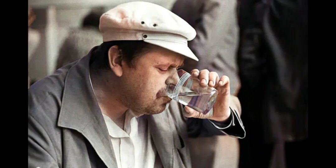 “Меня мучает вопрос”: на что пьют алкоголики и на какие деньги живут тунеядцы, если они не работают