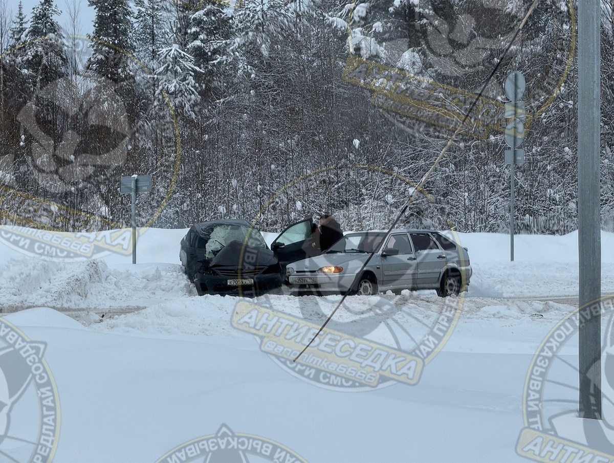    Грузовик с песком перевернулся на севере Карелии© АНТИБЕСЕДКА - КОСТОМУКША / VK