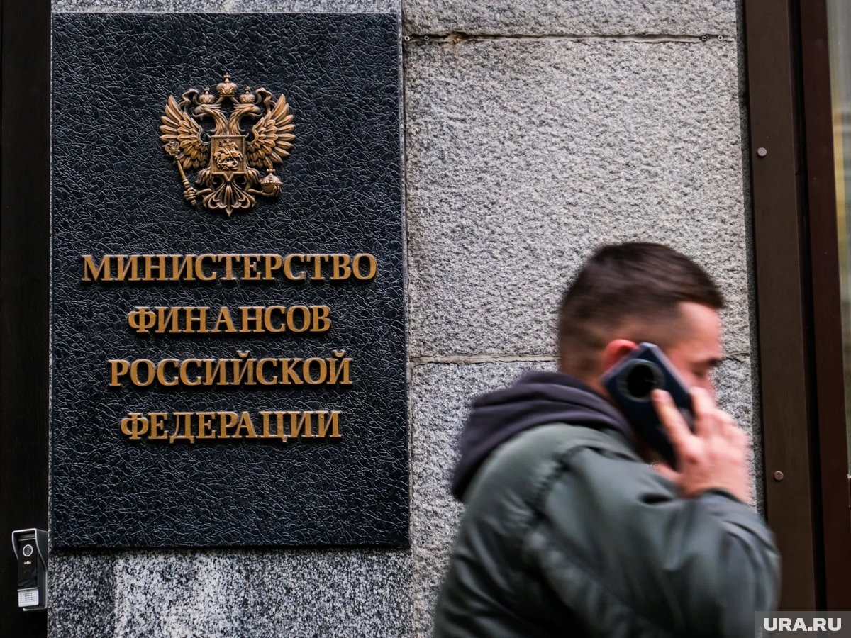     Минфин не будет проводить операции по покупке/продаже золота и валюты в марте