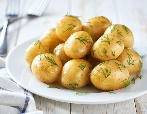 Какой картофель полезнее — в мундире или очищенный? Ответ дала врач-диетолог Дарья Русакова