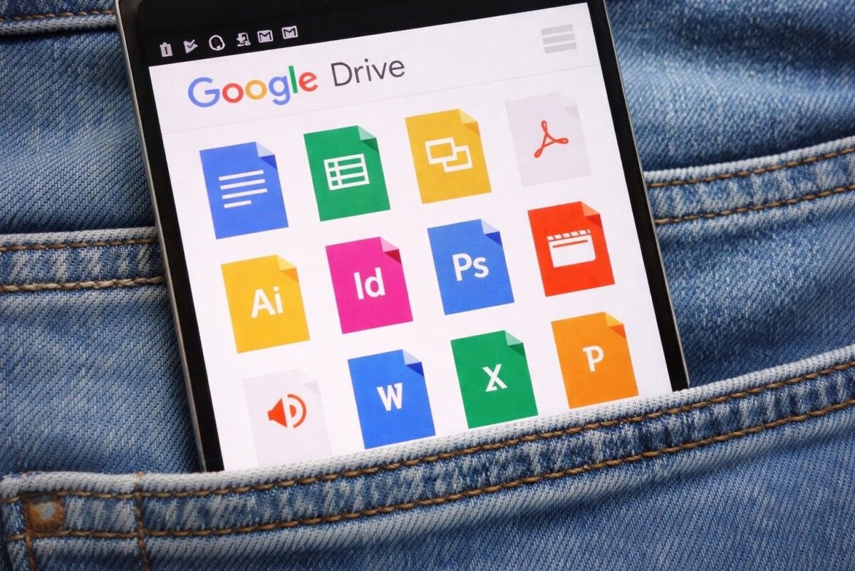 Google предлагает десяток инструментов для продуктивной работы. Один из самых популярных — онлайн-редактор «Google Документы». Источник: нейросеть📷
