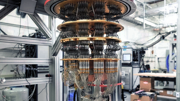 Цепочка из 35 ионов иттербия в ловушке ФИАН. Точность операций — до 97%.