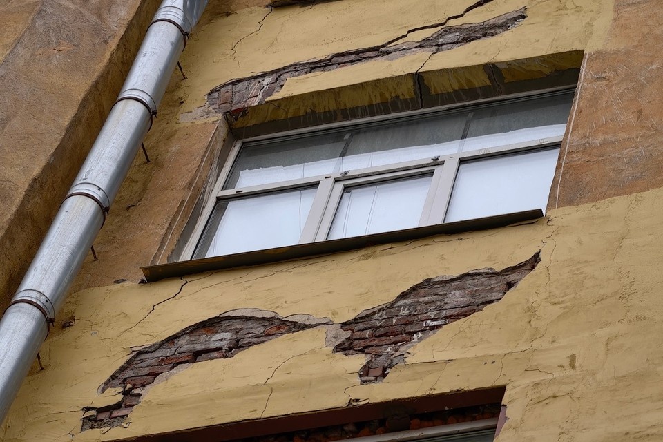    Аварийный дом намерены снести. Алексей БУЛАТОВ