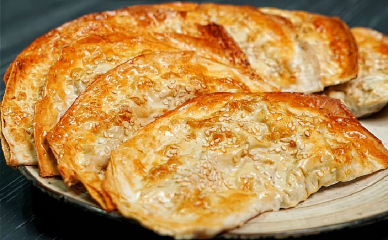 Тонкие чебуреки за 10 минут: лаваш раскрывает новый вкус любимого блюда