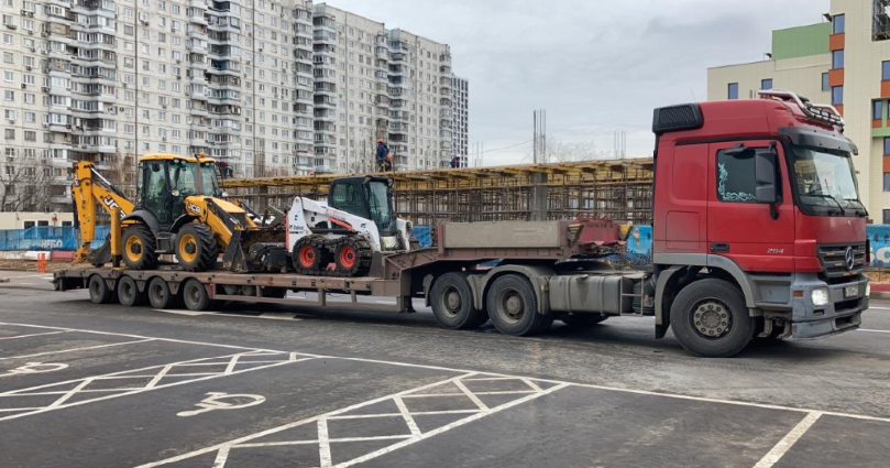 Перевозка экскаватора-погрузчика