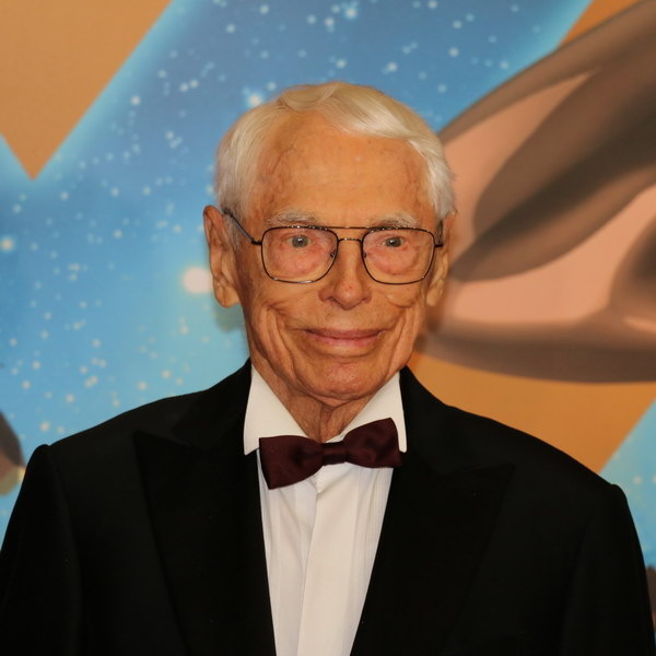     Александр Зацепин отказался от ремейка «31 июня»