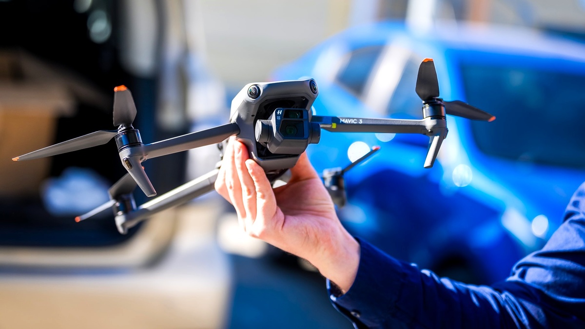    Волонтерские организации Сургута передали бойцам дрон