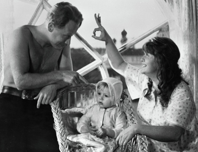 Настоящее женское счастье. Право женщины быть матерью, женой, хранительницей домашнего очага...  