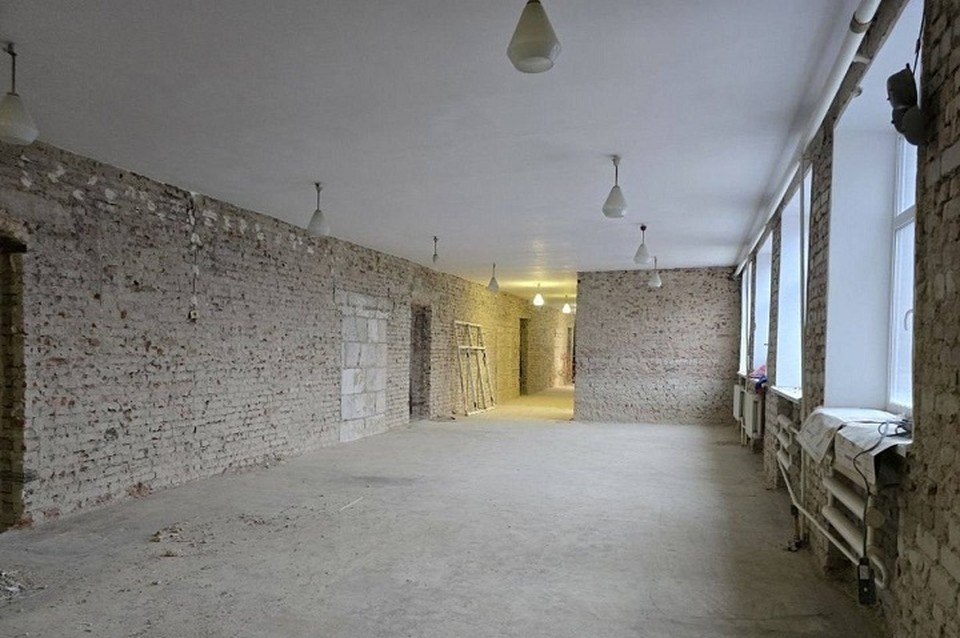    Якутские строители приступили к капремонту школы №2 в Еленовке. Фото: ТГ/Чертков