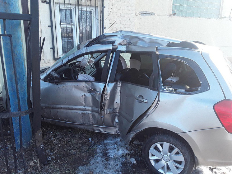     В Белгороде «Лада» протаранила забор на улице Коммунальной, фото: 31.мвд.рф