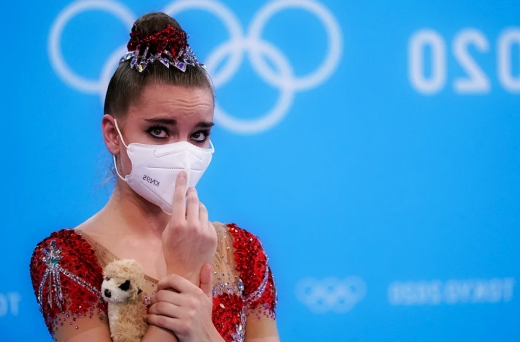 Однако итоговые оценки оказались неожиданными. Победу присудили представительнице Израиля, а Дина Аверина осталась второй.
