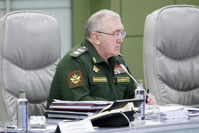 Несмотря на то что Цаликов работал в министерстве, будучи чиновником с «гражданки», погоны он всё равно носил. Согласно закону, госсоветник 1-го класса приравнивается к генералу. Фото © РИА «Новости» / Алексей Ерешко