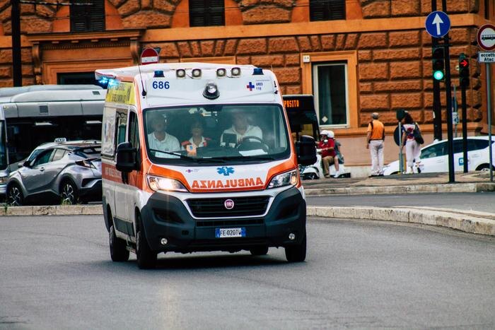 Водитель скорой помощи стал маньяком и убивал стариков во время госпитализации