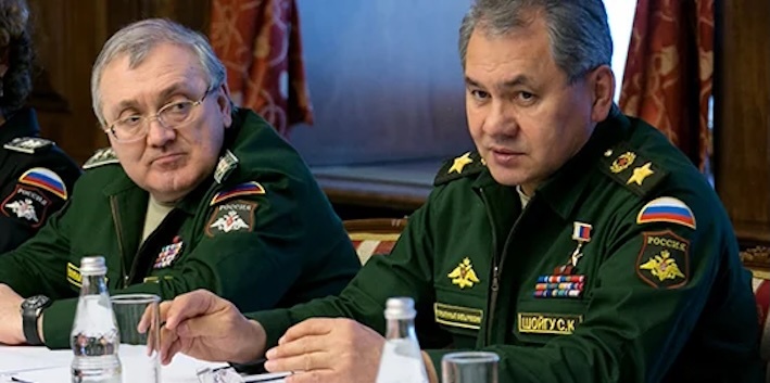 Министр обороны России Сергей Шойгу и его первый заместитель Руслан Цаликов. 
