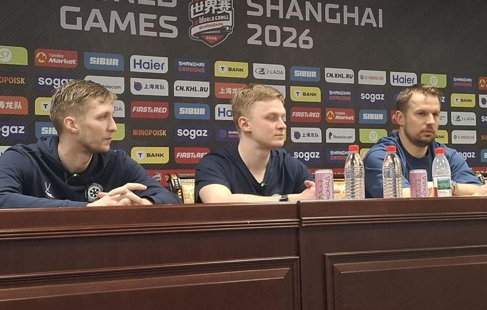    Нападающий "Сибири" Сергей Широков (справа)  Андрей Попов/ТАСС