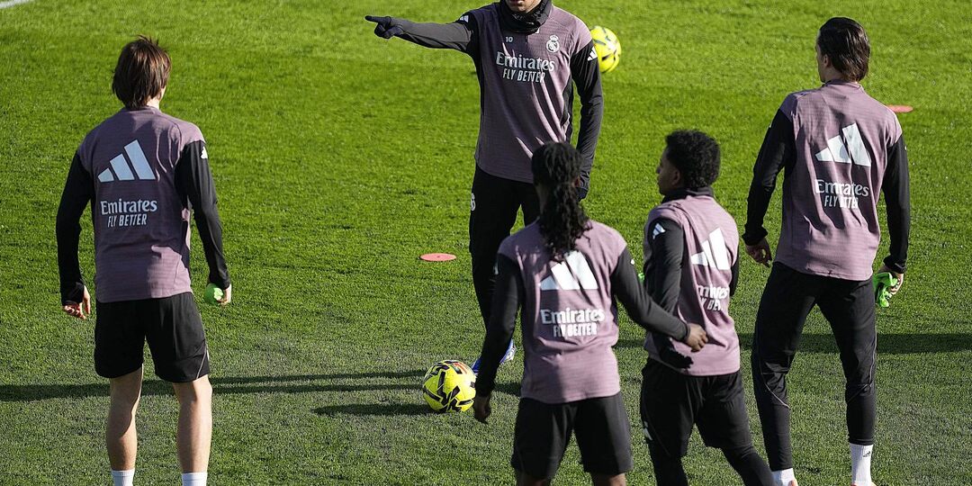 Испанский журналист рассказал о проблемах Арбелоа с игроками «Реала»: «Они неуправляемы»