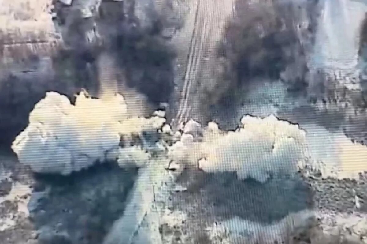    В течение дня ВС РФ продолжали атаковать украинские военные объекты.