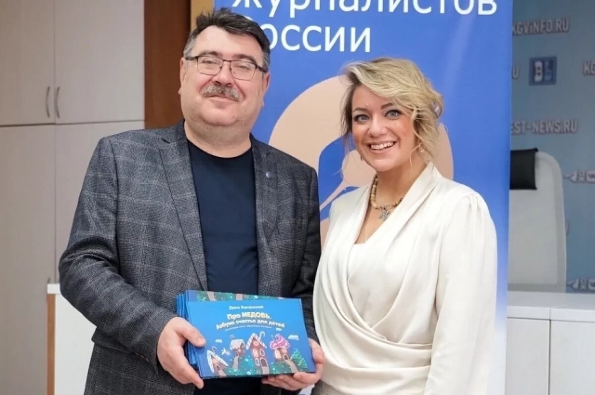    Калужская писательница передала свои книги для ребят Первомайска