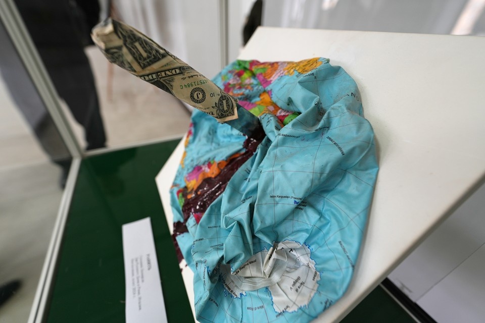    В Мариупольском краеведческом музее открылась выставка произведений искусства из разных стран мира Александр ИВАНОВ